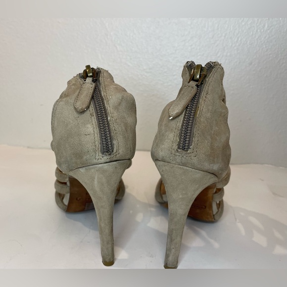 Coach Women’s Lavania Beige Suede Strappy Heeled Sandals‎ with Zipper Size 6.5. - Picture 6 of 10